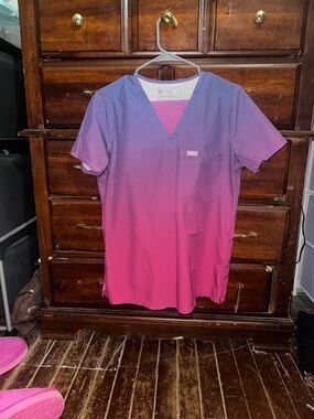 FIGS Ombre V-Neck Scrub Top in Purple and Pink with Zamora joggers SCRUB SET